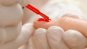 Image: http://www.the-wellness-room.be/Uploads/Editor/Schermafbeelding-2019-04-26-om-18.55.50-300x169.png manicure voor de nagels met gellak of gelpolish in Antwerpen